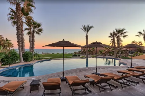 ‘LUXURY CONDO'  BELLA SIRENA - ROCKY POINT - UNDERGROUND PARKING SPACE - Boutique