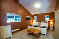 Stoke Cabin by Revelstoke Vacations - 4 stjerner