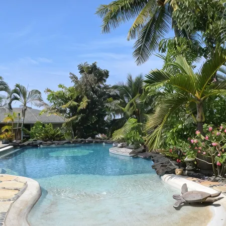 Kona Oasis: Private Backyard & Beach-Entry Pool