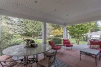 Luxurious, Gorgeous, Pristine, Convenient, Walkable 6-bedroom in State College! - 4-Star