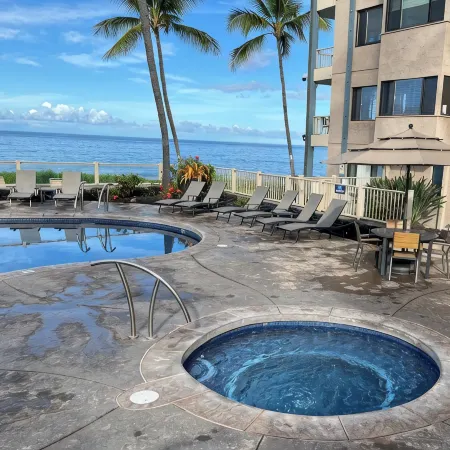 D35 Kona Reef - True Oceanfront & Top Floor! AC throughout!
