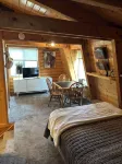 Enjoy a Cozy Cabin Near the Lake! Sleeps 8,  4 Beds.