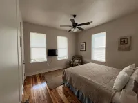 NEW!  FISHING, HUNTING COTTAGE 4 Bedrooms, 2 King beds, 4 Queen Beds, Sleeps 12 - 3-Star