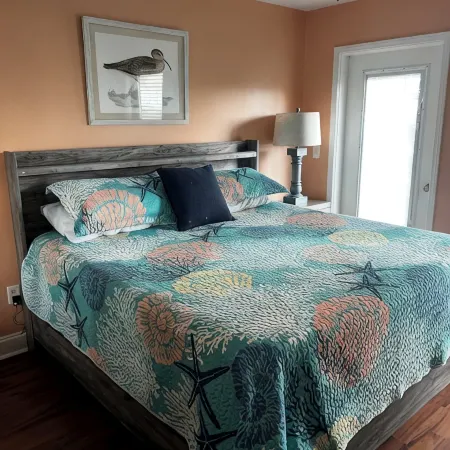 Tropical paradise.Luxury Villa, beautiful decor, steps to beach. Pool/ hot tub.