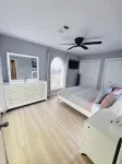 Galveston beach house - 1 block from the beach - อ่างจากุชชี่