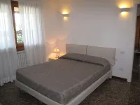 APARTMENT INSIDE A VILLA, LARGE GARDEN WITH LAKE AND POOL VIEW - 2 星級