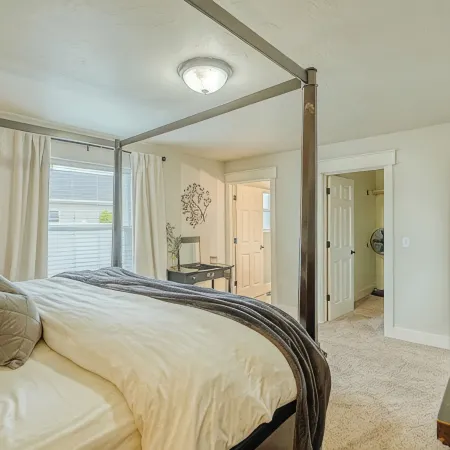 Close to Glacier Park! 4 Bedroom, 2 bath Family and Pet Friendly Comfy Home