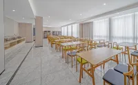 Aifeel Hotel (Hangzhou Fuyang Wildlife World)
