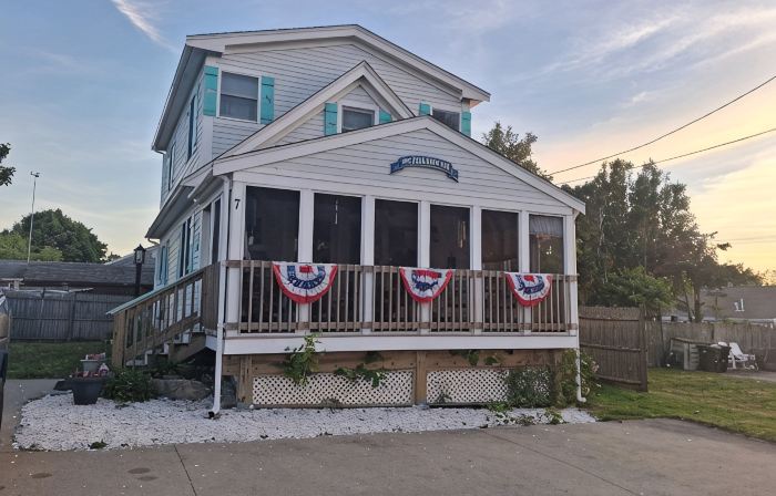 2 Story Beach House with full screen porch - Short walk to beach