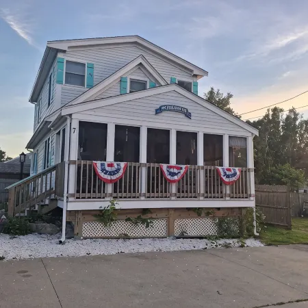 2 Story Beach House with full screen porch - Short walk to beach