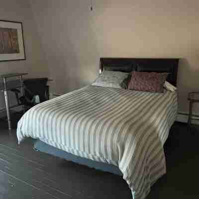 Urban Farmhouse near O’Hare Airport Rooms