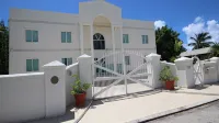 Family-Friendly 3Br Villa Apartment w/ Pool – Steps to Surf & Ocean - Villas