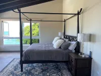 Stunning ocean front villa with pool and power generator. 10min drive to beach