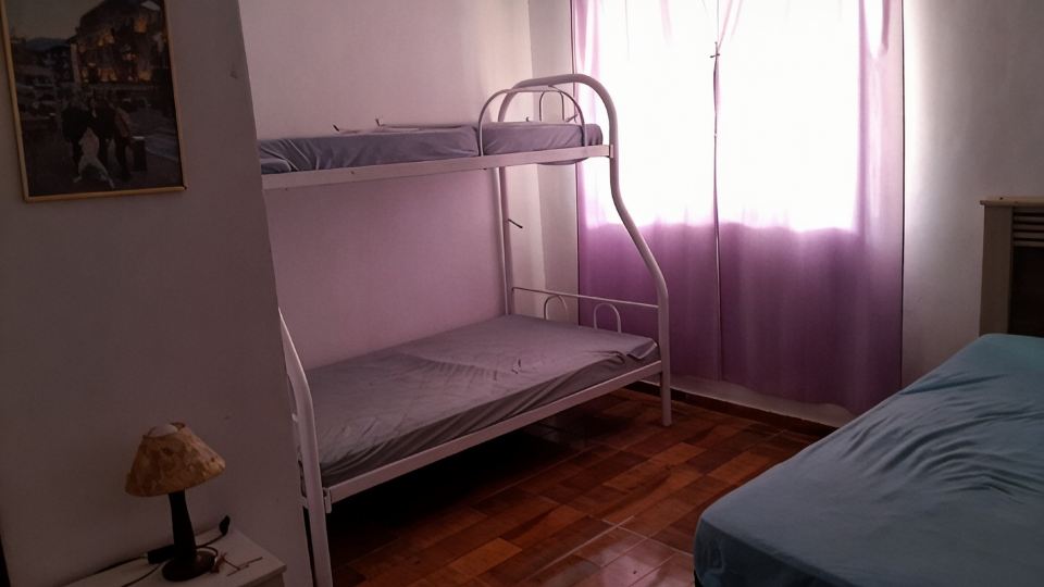 Casa Boa, 3 Quartos Sendo Duas Suites, 100 Metros da Praia do Barbudo. Araruama