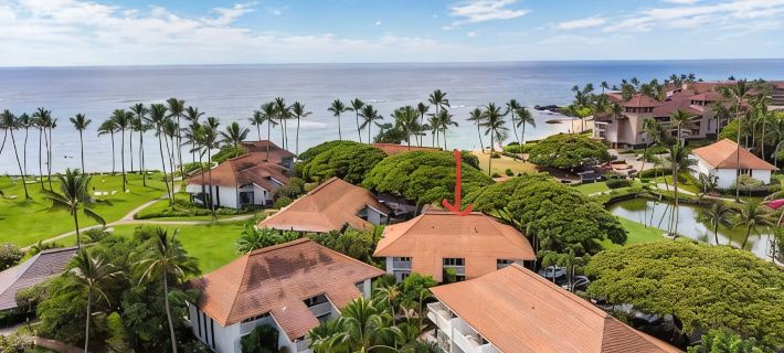 Serenity awaits - located just steps from beautiful Poipu beach with A/C! コロアのホテル