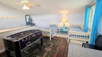 Spacious Condo w/ FREE WiFi, Parking, Heated Pool, Hot Tubs, Skier Shuttle - balcony