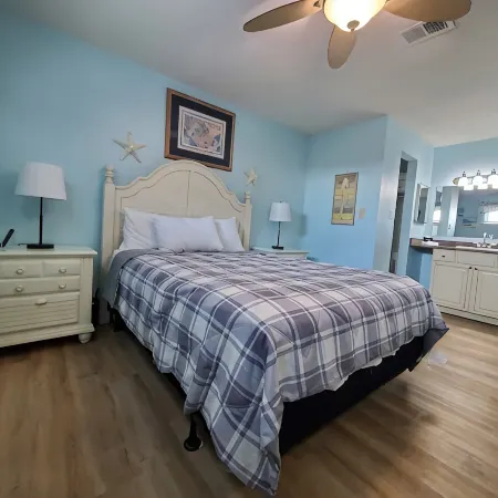 Cozy Beach Condo with Private Beach, Heated Pool, High Speed WiFi, and More.