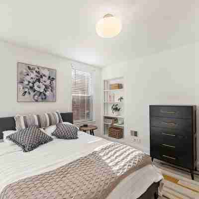 Luxury Rittenhouse Home - Steam Shower - 3Br - 2BA Rooms