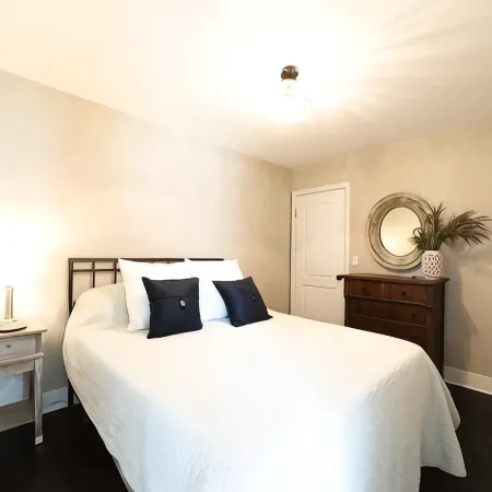 Fabulous 3-bedroom house with AC in charming Elgin Отели в г. Элджин