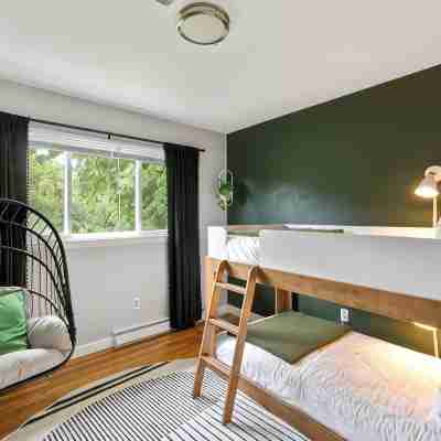 Movie & Arcade Games/Foosball - Cozy 4Bd Rooms