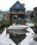 Water Lovers Paradise! New 6 br 4 ba  boat ramp and dock on canal. Near ocean - Beach
