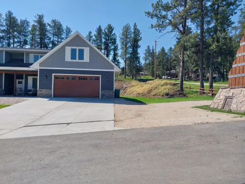New spacious beautiful Home in enchanting Hill City!