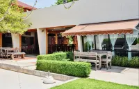 เดอะไนน์เบดแอนด์เรสเตอรอง โรงแรมใกล้สุดใจ