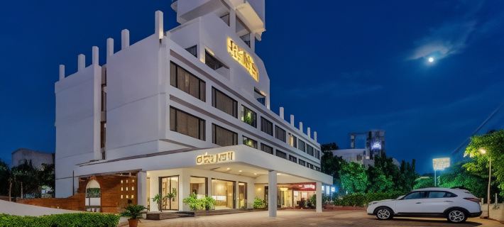 Hotel Pratham ソラプールのホテル