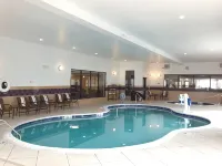 Holiday Inn Express & Suites BRIDGEPORT - CLARKSBURG by IHG - Pools
