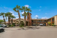 Quality Inn & Suites Goodyear - Phoenix West - Parking