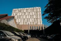 Lynn Hotel Serang - Parking