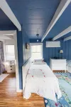A Charming Vineyard Cottage Just Off the Pond - 4-Star