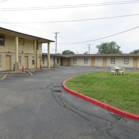 Travel Inn & Suites