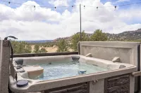 Charming Mtn Cabin Getaway - Hot Tub, Stunning Views, Fire Pit  & 4 Acres - 4つ星