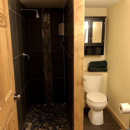 Comfortable apartment with spectacular mountain and ocean views.