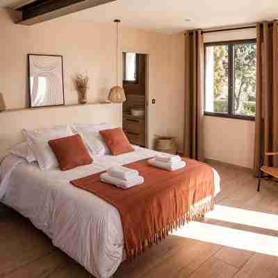 Gîte en Provence heated swimming pool and garden, near town center Rooms
