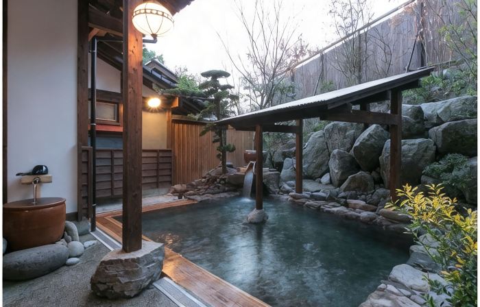 Yufuin Besso Shikisai Hotel