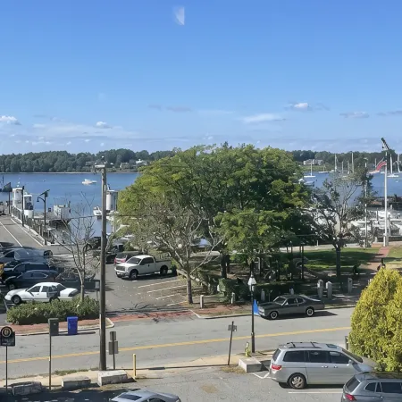 Apartment in historic harbor overlooking the harbor