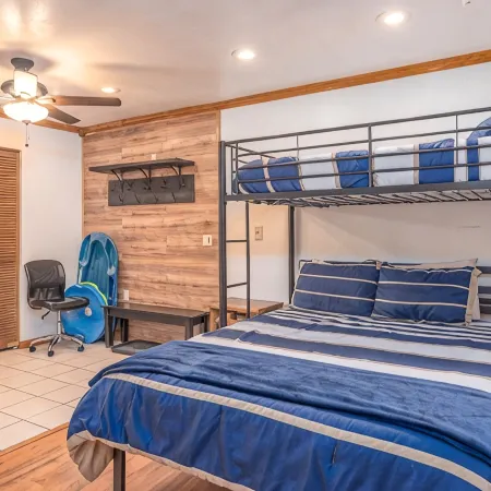 Brian Head Ski Condo, 2 Bed, 2 Bath, Pool, Jacuzzi, Main Building, Elevator