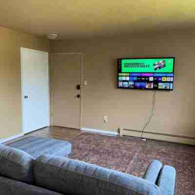 Newly Updated- Top Floor- Bona Nook Others
