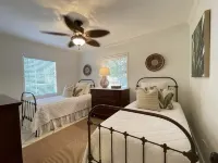 Island Paradise! Beautiful Elegant Tropical Home with Private Heated Pool! Hoteles en Key Biscayne