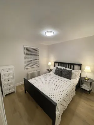 Newly Renovated 2 Bedroom Apartment on the Lakeshore in Port Credit. - balcony