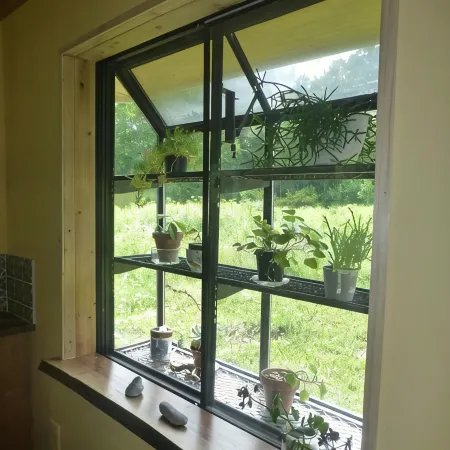 Cozy, Artistic Retreat Surrounded By Waterfalls, Orchards And Gardens