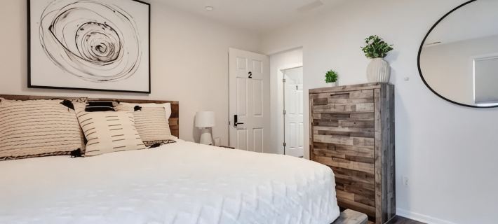 Modern, Spacious Whole Unit Traveler's Home! Hotels in Fort wayne