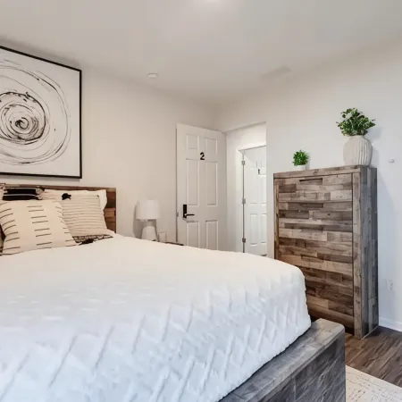 Modern, Spacious Whole Unit Traveler's Home!