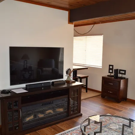 ARCATA ONE BEDROOM- stay near and downtown CalPoly Humboldt - a 13-min stroll