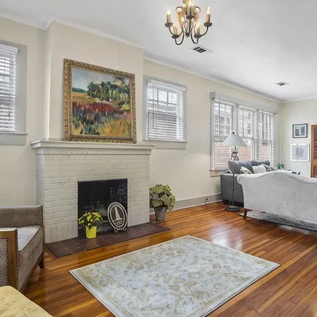 HEART OF BILOXI- Tudor Cottage- Walk to the beach and Beau Rivage