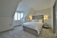 St Andrews 5 Star Luxury Villa,  Garden SPA HotTub, Sauna, Steam Room & parking - Pools