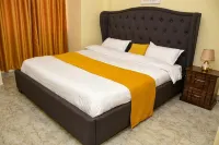 Cozy brand-new fully furnished 2 bedroom, 2 bath suite 5min from city center