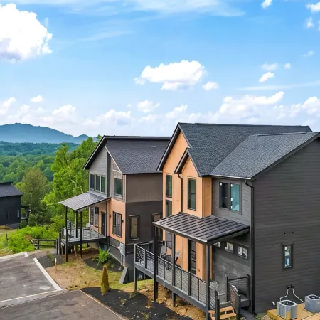 The Cozy Nook~ NEW Luxurious Modern Retreat Cabin with Hot Tub, Game Room, Grill